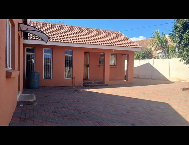 3 BEDROOM HOUSE FOR SALE IN FLORA PARK